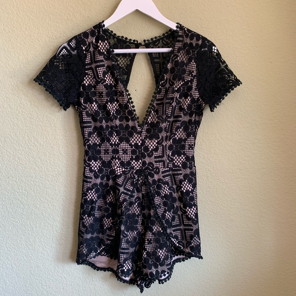 NWT TOBI Lace Skirted V-Neck Romper - Picture 4 of 8